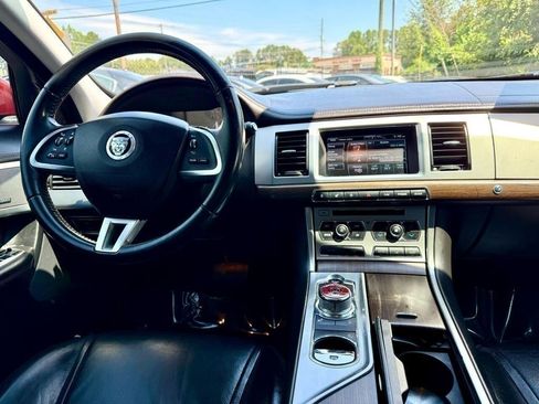 Used 2013 Jaguar XF image 16