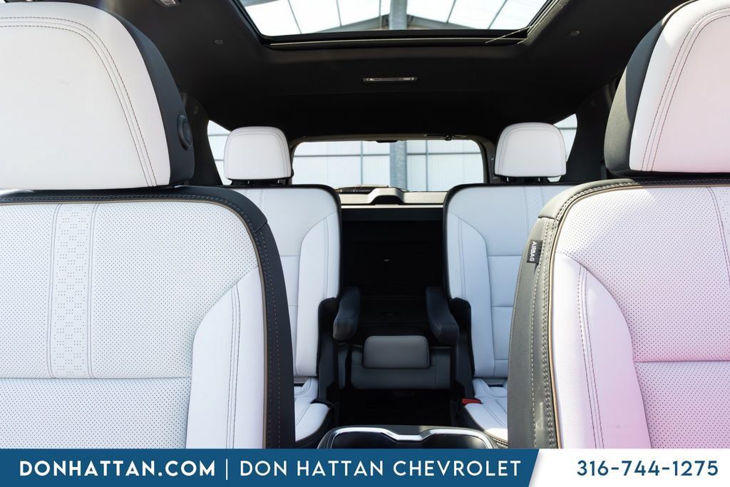 New 2026 Chevrolet Traverse High Country FWD image 17