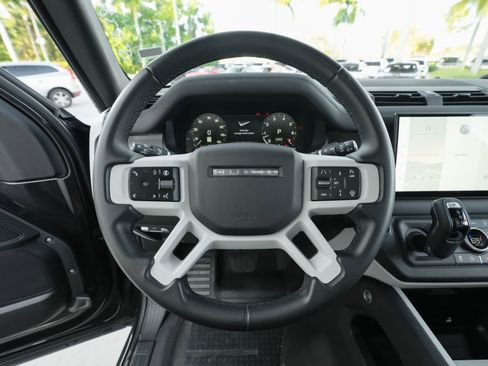 Used 2025 Land Rover Defender 110 S image 18