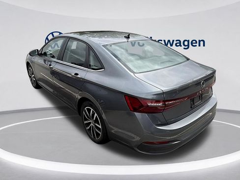 Used 2025 Volkswagen Jetta SE FWD image 5