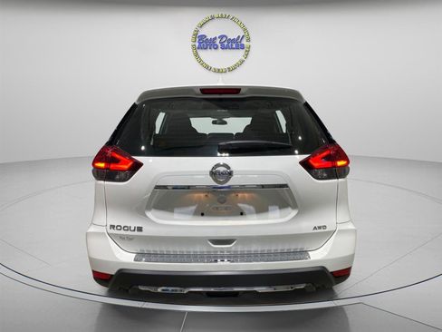 Used 2018 Nissan Rogue S image 3