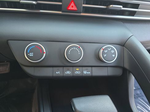 Used 2023 Hyundai Elantra SE image 22