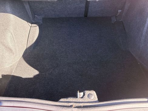 Used 2014 Dodge Challenger SXT image 23