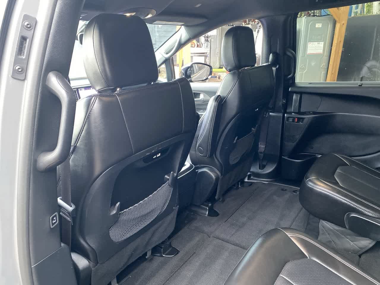 Used 2025 Chrysler Pacifica Select FWD image 15