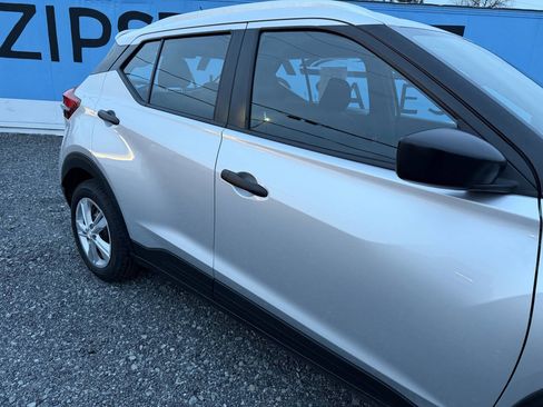 Used 2018 Nissan Kicks S image 9