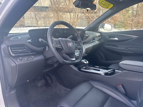 Used 2025 Buick Envista Sport Touring image 5