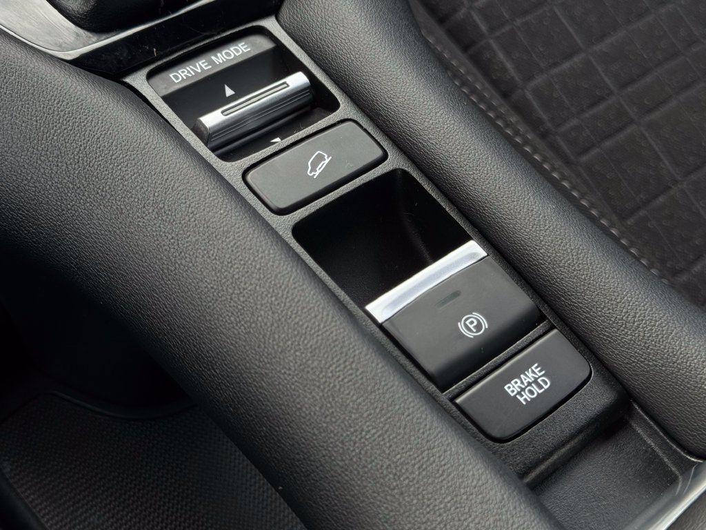 Used 2024 Honda HR-V LX image 27