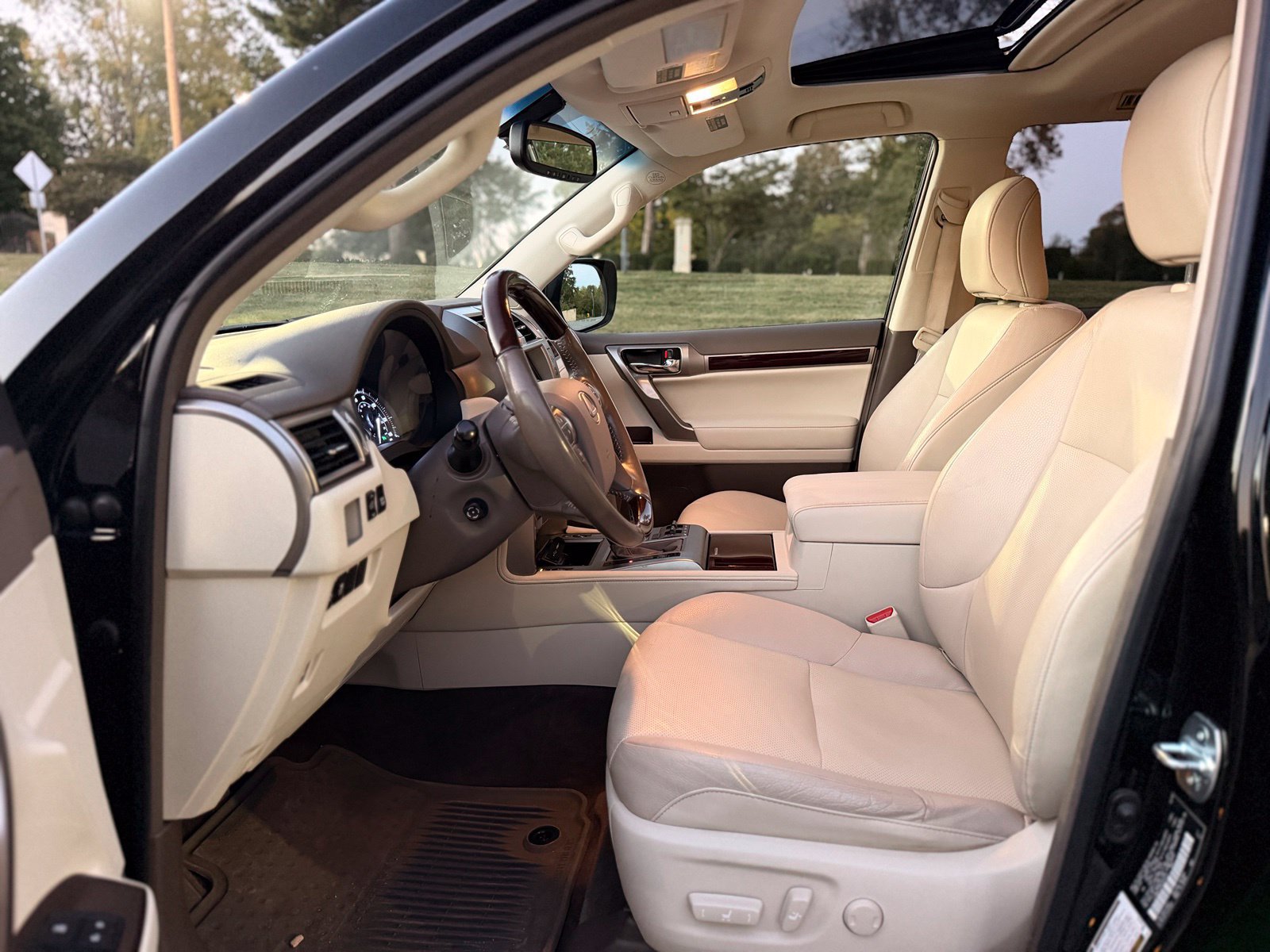 Used 2019 Lexus GX 460 Premium AWD/4WD image 17