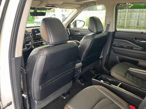 Certified 2024 Nissan Pathfinder Platinum AWD/4WD image 10