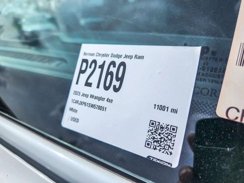 Used 2025 Jeep Wrangler Unlimited Sahara AWD/4WD image 25