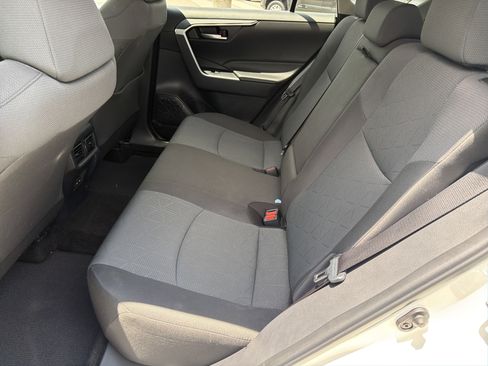 Certified 2025 Toyota RAV4 XLE FWD image 31