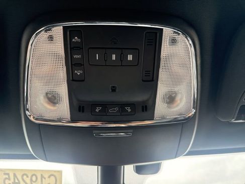 Used 2022 Jeep Grand Cherokee Limited image 23