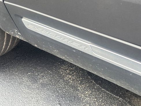 Used 2018 Ford Explorer Limited AWD/4WD image 6