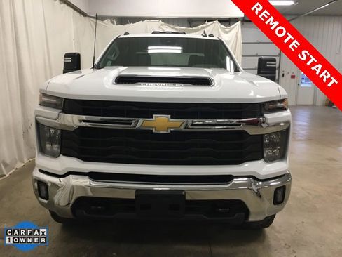 Used 2024 Chevrolet Silverado 2500 LT w/ Convenience Package image 9