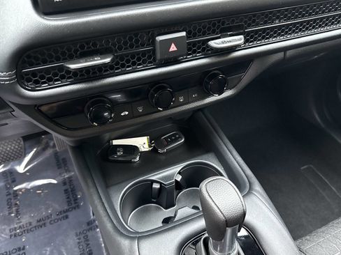 Used 2023 Honda HR-V LX image 17