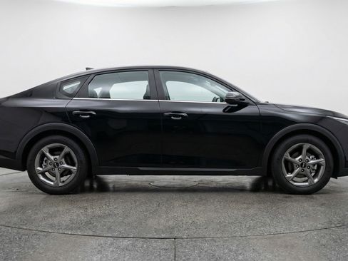 Used 2025 Kia K4 LXS image 11