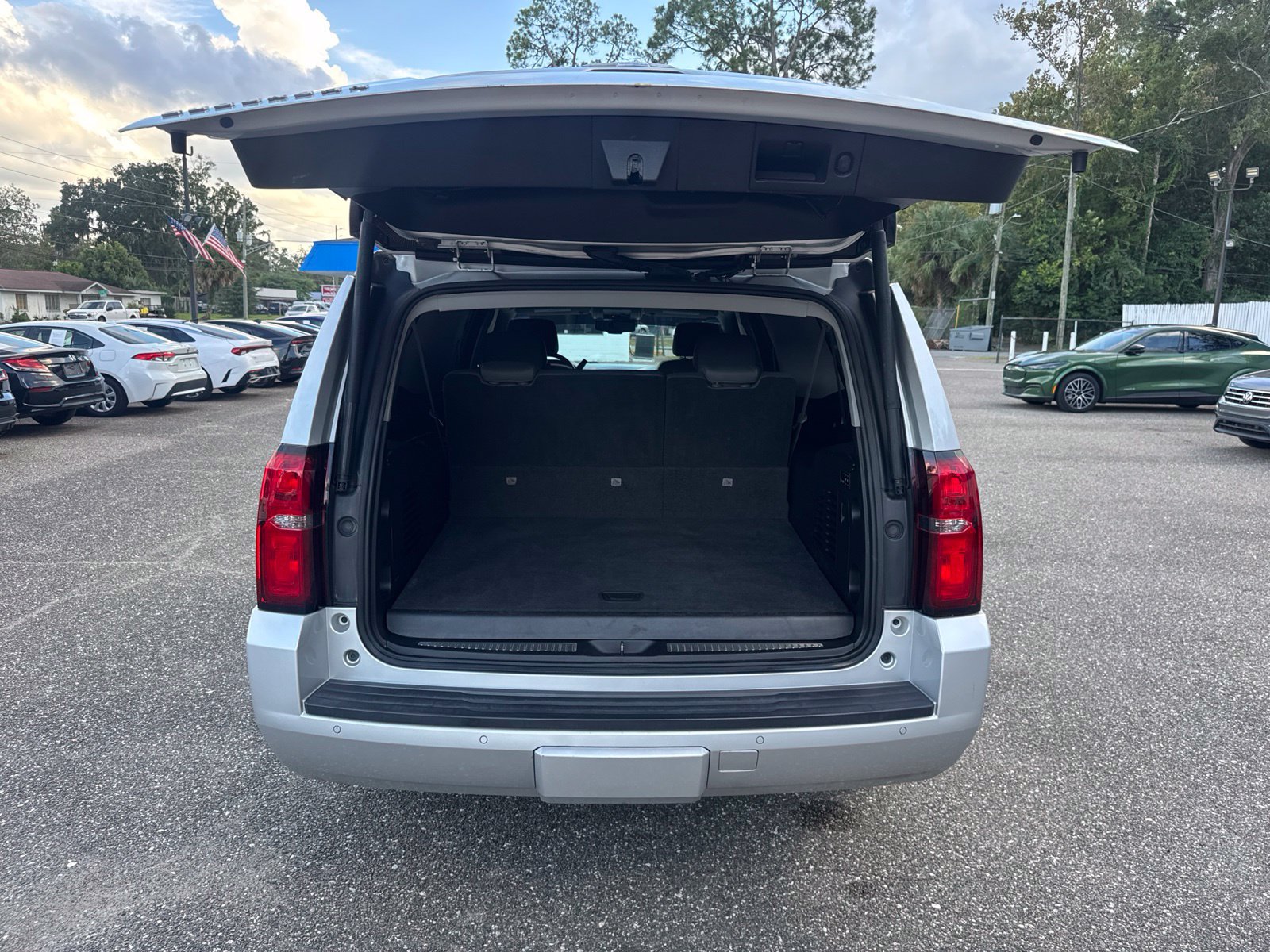 Used 2016 Chevrolet Suburban LT w/ Luxury Package RWD image 9