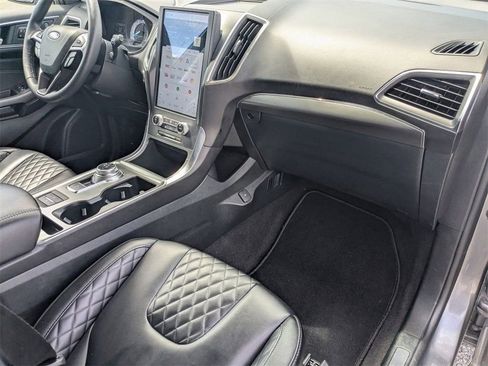 Used 2024 Ford Edge Titanium image 36
