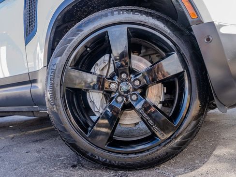 Used 2024 Land Rover Defender 130 S image 32