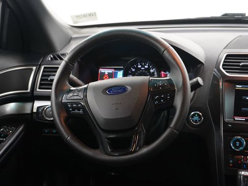 Used 2016 Ford Explorer XLT w/ Equipment Group 202A image 18