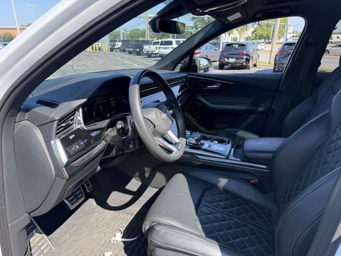Used 2023 Audi SQ7 Prestige w/ Prestige Package AWD/4WD image 4