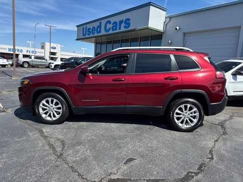 Used 2020 Jeep Cherokee Latitude FWD image 3