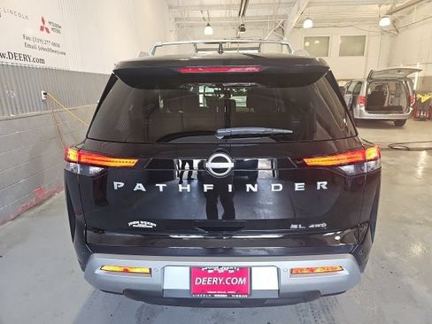 Certified 2025 Nissan Pathfinder SL AWD/4WD image 4
