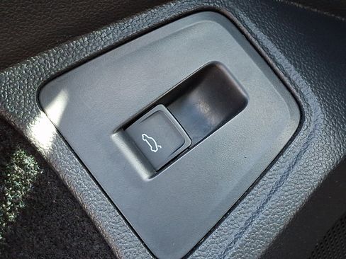 Certified 2022 Volkswagen Tiguan SE R-Line AWD/4WD image 27