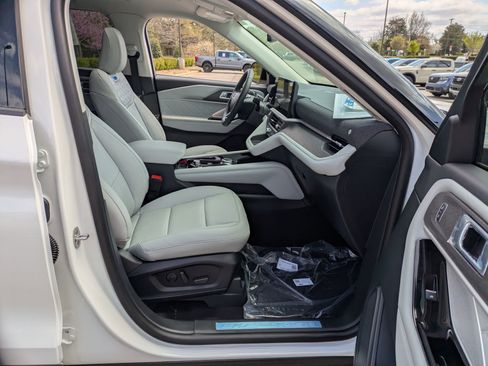 New 2026 Ford Explorer Platinum image 38
