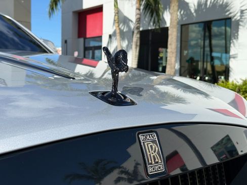 Used 2017 Rolls-Royce Dawn image 15