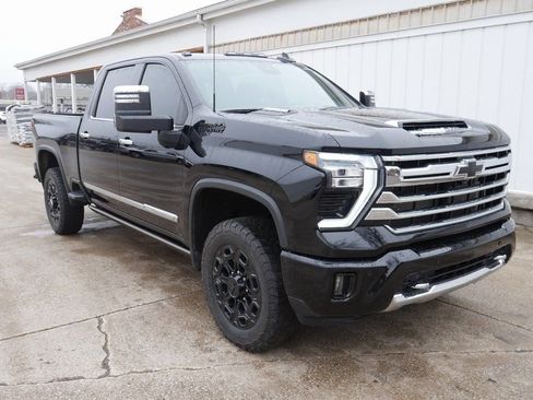 Used 2024 Chevrolet Silverado 2500 High Country w/ High Country Premium Package image 2