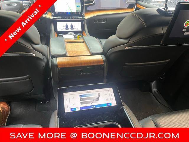 Used 2022 Jeep Grand Wagoneer Series III w/ Rear Seat Video Group 1 AWD/4WD image 11