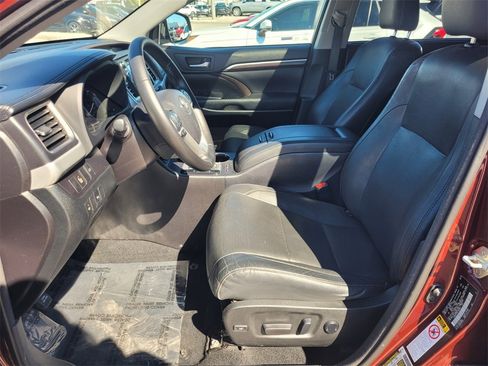 Used 2015 Toyota Highlander Limited image 3