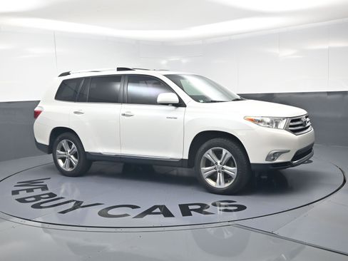 Used 2011 Toyota Highlander Limited w/ Tow Pkg AWD/4WD image 2