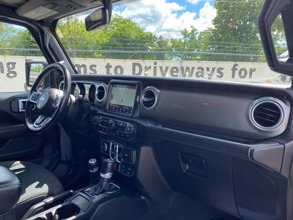 Used 2020 Jeep Wrangler Unlimited Sahara w/ Dual Top Group AWD/4WD image 19