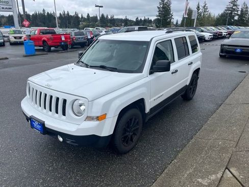Used 2014 Jeep Patriot Sport image 1