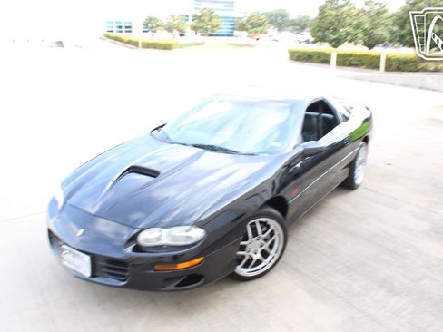 Used 2002 Chevrolet Camaro Z28 w/ SS Performance/Appearance Pkg RWD image 33