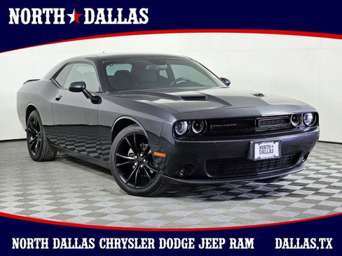 Used 2016 Dodge Challenger SXT w/ Blacktop Package image 1