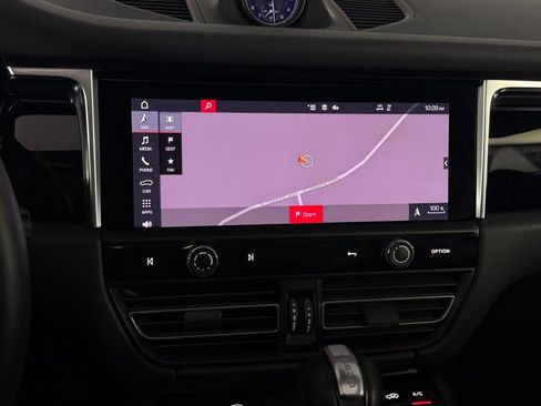 Used 2024 Porsche Macan image 16