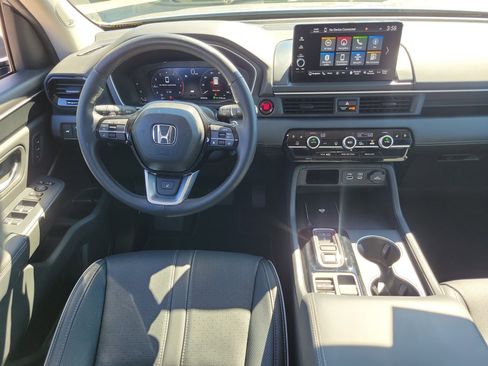 Used 2025 Honda Pilot Elite image 19