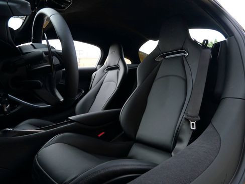 Used 2023 McLaren Artura RWD image 20