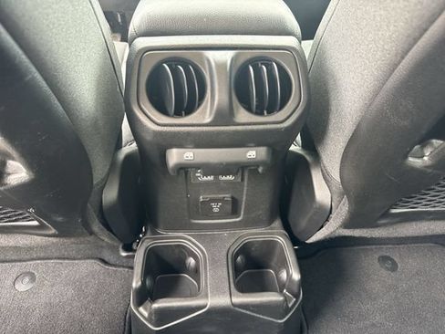 Used 2026 Jeep Wrangler Unlimited Rubicon AWD/4WD image 21