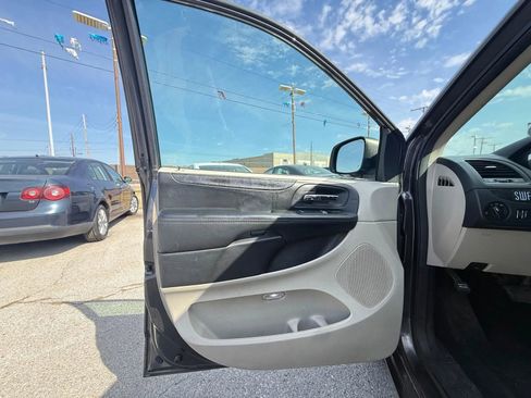 Used 2015 Dodge Grand Caravan SE w/ Quick Order Package 29E SE image 9