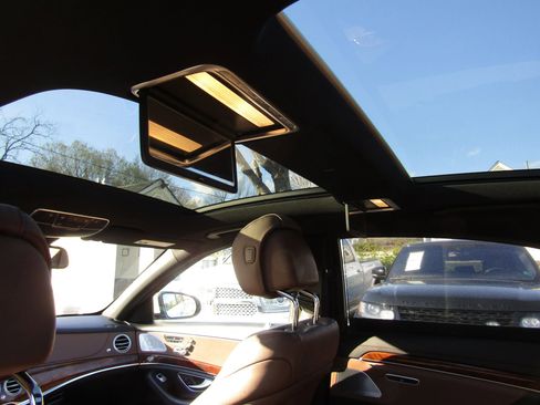 Used 2014 Mercedes-Benz S 550 Sedan w/ Sport Package w/ Sport Package image 22