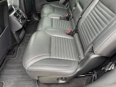 Used 2023 Land Rover Discovery S R-Dynamic image 25