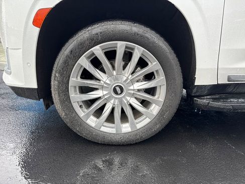 Used 2023 Cadillac Escalade Premium Luxury image 34