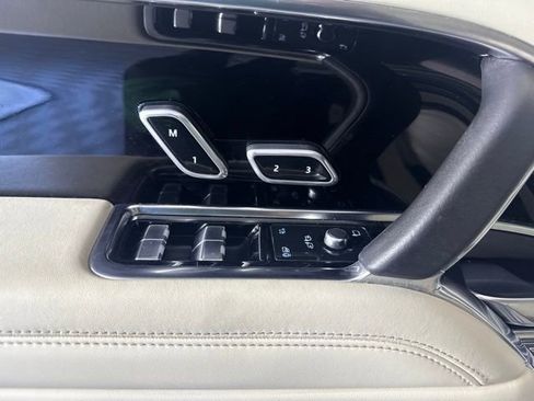 Used 2023 Land Rover Range Rover SE image 26