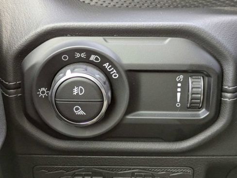 Certified 2025 Jeep Gladiator Mojave AWD/4WD image 25