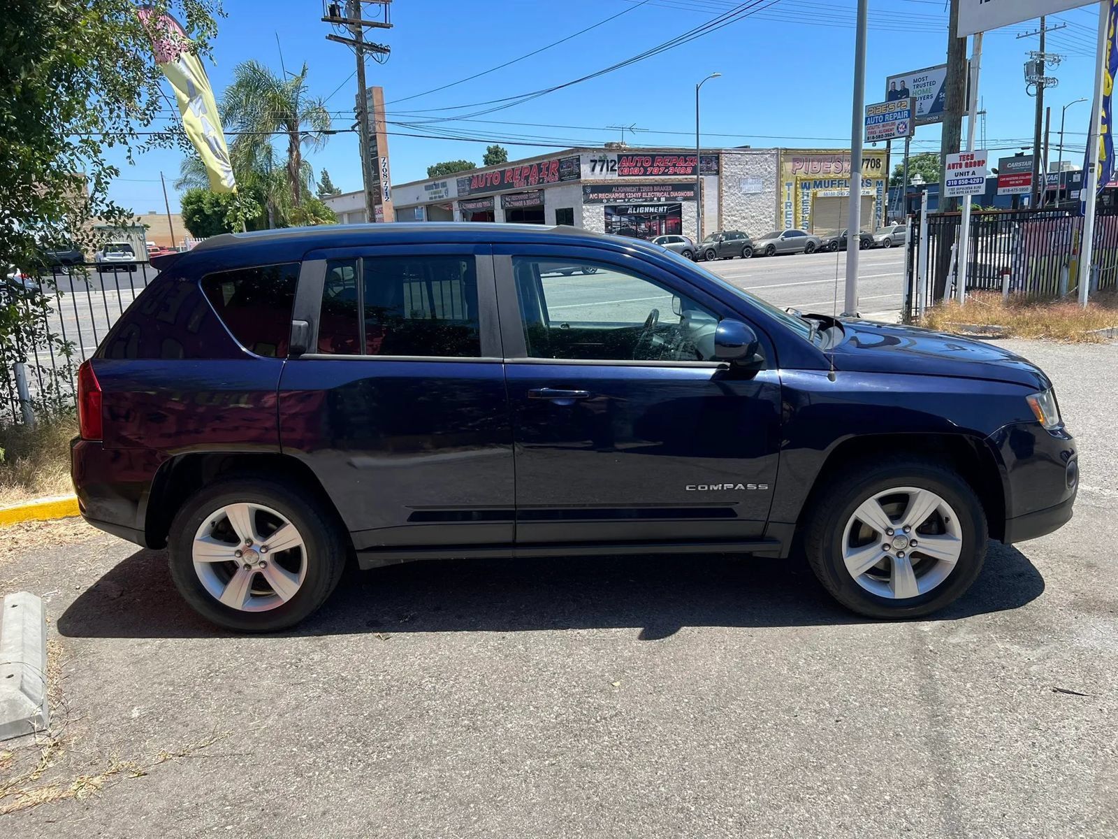 Used 2014 Jeep Compass Latitude AWD/4WD image 4
