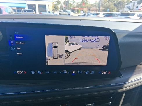 Certified 2025 Chevrolet Suburban Premier image 44